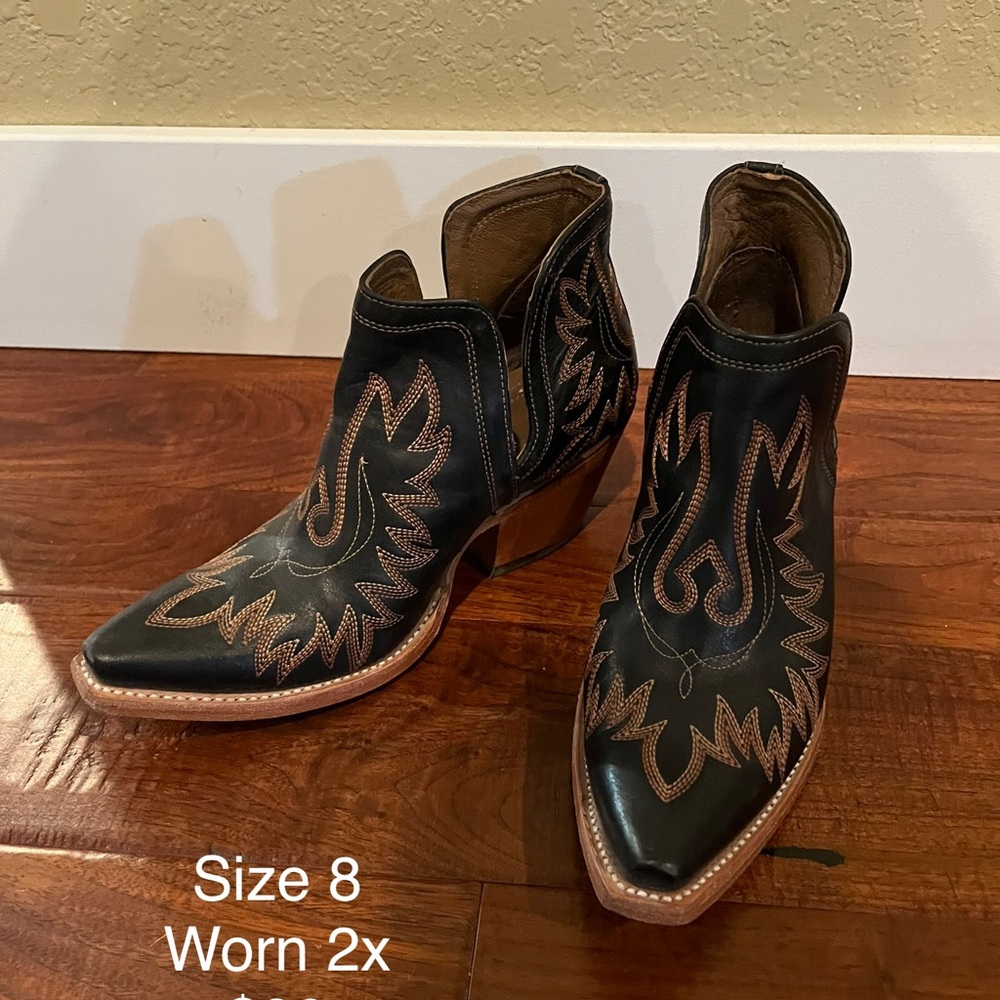 Ariat Dixon Booties size 8